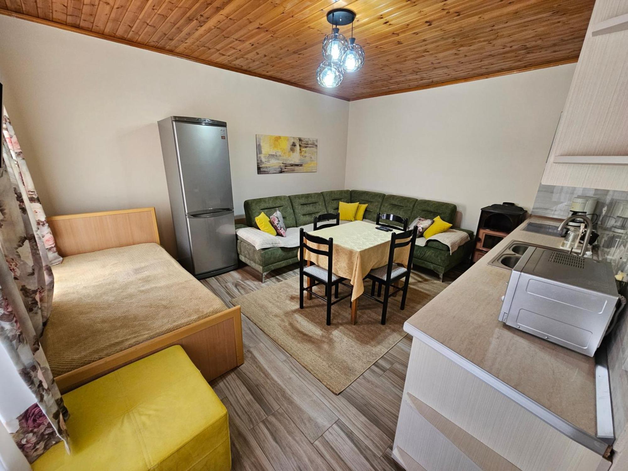 Apartment Koka Берат Екстер'єр фото