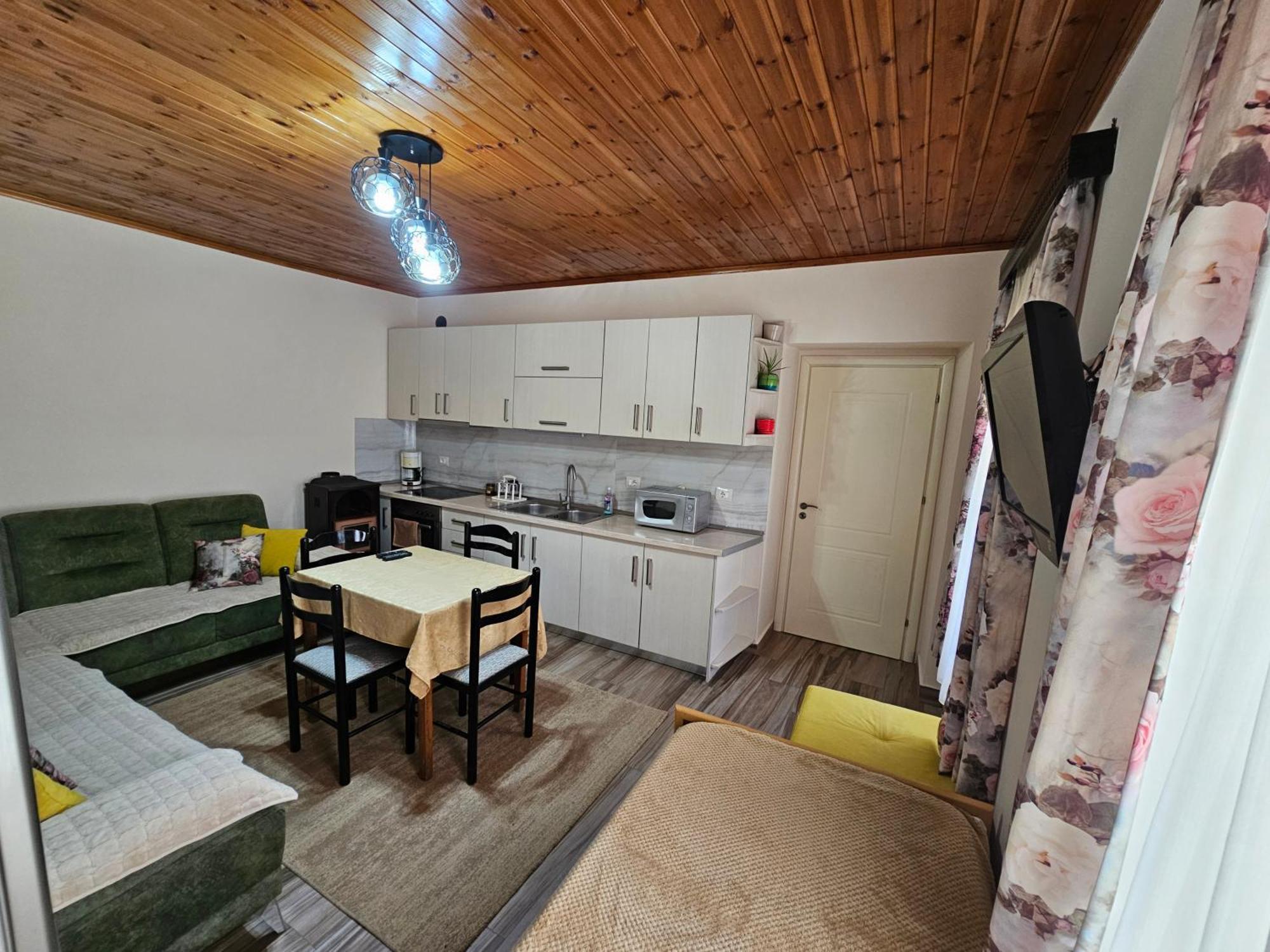 Apartment Koka Берат Екстер'єр фото